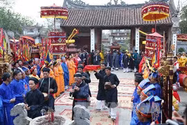 Dâng hương tưởng niệm ngày Phạm Ngũ Lão ra quân