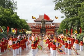 Phó Thủ tướng dự lễ dâng hương tại Bảo tàng Quang Trung