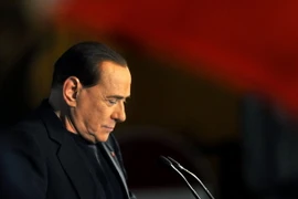 Cựu Thủ tướng Berlusconi ra tòa về vụ hối lộ nghị sỹ đối lập