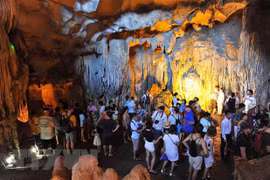 Một điểm du lịch tại vịnh Hạ Long. (Nguồn: TTXVN)