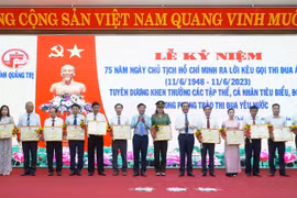 Các tập thể và cá nhân xuất sắc trong phong trào thi đua ái quốc của tỉnh Quảng Trị được khen thưởng. (Nguồn: Cổng Thông tin Điện tử tỉnh Quảng Trị)