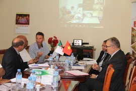Các doanh nghiệp tham gia hội thảo tại trụ sở Thương vụ Việt Nam tại Algeria để kết nối với các đối tác Việt Nam. (Ảnh: Trung Khánh/TTXVN) 