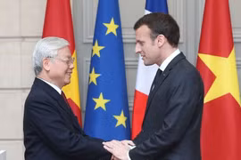 Tổng thống Emmanuel Macron đón và hội đàm với Tổng Bí thư Nguyễn Phú Trọng thăm chính thức Cộng hòa Pháp (Paris, 27/3/2018). (Ảnh: Trí Dũng/TTXVN) 