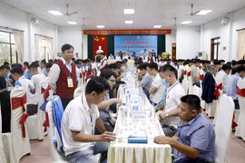 Các kỳ thủ thi đấu nội dung cờ tiêu chuẩn. (Ảnh: Đồng Thúy/TTXVN)