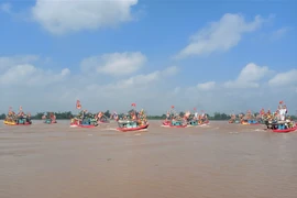 Diễn xướng Hội quân trên sông Lục Đầu. (Ảnh: TTXVN phát) 