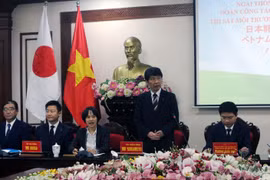 Ông Ichita Yamamoto, Thống đốc tỉnh Gunma (Nhật Bản) phát biểu tại buổi làm việc với tỉnh Hà Nam. (Ảnh: Nguyễn Chinh/TTXVN)