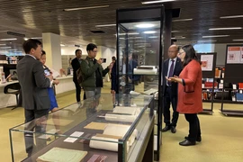 Triển lãm mang tới cho công chúng một góc nhìn rõ nét về quá trình phát triển của phông chữ tiếng Việt. (Ảnh: Thu Hà/TTXVN)