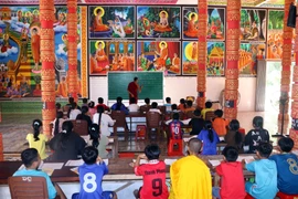 Một lớp học chữ Khmer tại Chùa Ô Chum (thị xã Ngã Năm), tỉnh Sóc Trăng. (Ảnh: Tuấn Phi/TTXVN)