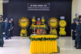 Truy tặng Huy hiệu Tuổi trẻ dũng cảm cho phi công Trần Ngọc Duy 