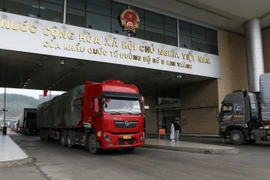 Hoạt động xuất nhập khẩu tại cửa khẩu quốc tế đường bộ số II Kim Thành, tỉnh Lào Cai. (Ảnh: Quốc Khánh/TTXVN)
