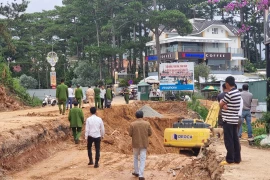 Hiện trường vụ tai nạn làm 2 người thương vong. (Ảnh: TTXVN phát)