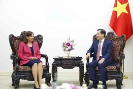 Phó Thủ tướng Lê Minh Khái tiếp bà Ana Mary Machado, Phó Chủ tịch Quốc hội Chính quyền nhân dân Cuba. (Ảnh: An Đăng/TTXVN)