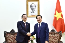 Phó Thủ tướng Lê Minh Khái tiếp Giám đốc Ngân hàng MUFG, Nhật Bản Junichi Hanzawa. (Nguồn: TTXVN)