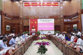 Toàn cảnh buổi làm việc của Chủ tịch Quốc hội Vương Đình Huệ với Ban Thường vụ Tỉnh ủy Hậu Giang. (Ảnh: Doãn Tấn/TTXVN) ) 