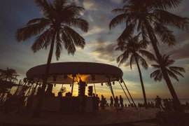 Trải nghiệm không gian âm nhạc trên bãi biển khu du lịch Sunset Sanato, xã Dương Tơ, thành phố Phú Quốc. (Ảnh: TTXVN phát)