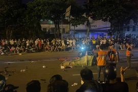 Hiện trường vụ tai nạn ở quận Hoàng Mai làm 1 chiến sỹ công an nghĩa vụ, Công an thành phố Hà Nội, tử vong. (Ảnh: TTXVN phát) 