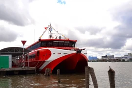 Tàu cao tốc Phú Quốc Express sẽ chạy tuyến du lịch biển đảo Cà Mau-Nam Du-Phú Quốc. (Ảnh: TTXVN phát)