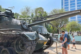 Bảo tàng Chứng tích chiến tranh (Thành phố Hồ Chí Minh), nơi lưu trữ và trưng bày 20.000 tài liệu, hiện vật quý về chiến tranh Việt Nam, cũng là một trong những điểm đến thu hút khách tham quan. (Ảnh: Thu Hương/TTXVN) 