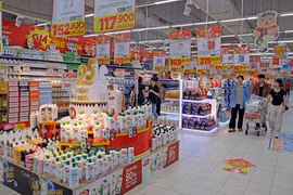 Đa dạng hàng hóa phục vụ khách hàng tại siêu thị Big C Thăng Long, Hà Nội. (Ảnh: Trần Việt/TTXVN) 