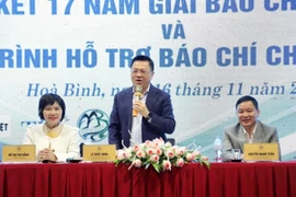 Ông Lê Quốc Minh, Ủy viên Trung ương Đảng, Tổng Biên tập Báo Nhân Dân, Phó Trưởng Ban Tuyên giáo Trung ương, Chủ tịch Hội Nhà báo Việt Nam (giữa) chủ trì hội nghị. (Nguồn: Báo Nhân dân) 