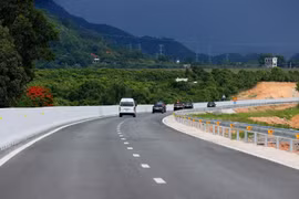 Tuyến đường bộ cao tốc Nha Trang-Cam Lâm dài 49,11km chính thức khánh thành. (Ảnh: Dương Giang/TTXVN)