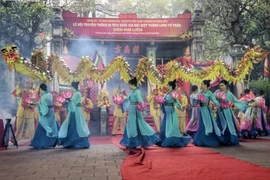 Lễ hội truyền thống Đền Kim Liên thờ thần Cao Sơn Đại Vương. (Ảnh: Tuấn Đức/TTXVN) 