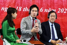  Ông Watanabe Michitaro, Thị trưởng thành phố Nasushiobara (Nhật Bản) phát biểu tại tọa đàm. (Ảnh: Ánh Tuyết/TTXVN) 