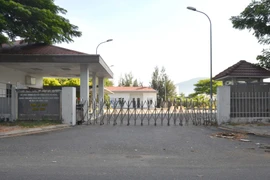 Bến xe buýt Đà Nẵng 'cửa đóng then cài' do các tài xế đình công. (Ảnh: Quốc Dũng/TTXVN)