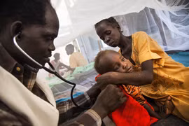 Điều trị cho trẻ em mắc bệnh lao tại bệnh viện ở Malakal, Nam Sudan. (Nguồn: AFP/TTXVN)