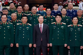 Chủ tịch nước Võ Văn Thưởng với lãnh đạo Quân ủy Trung ương, Bộ Quốc phòng và các đại biểu. (Ảnh: Thống Nhất/TTXVN)