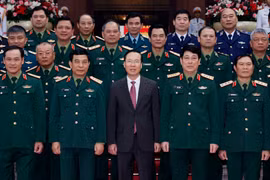 Chủ tịch nước Võ Văn Thưởng với lãnh đạo Quân ủy Trung ương, Bộ Quốc phòng và các đại biểu. (Ảnh: Thống Nhất/TTXVN)