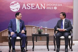Thủ tướng Phạm Minh Chính gặp Quốc vương Brunei Hassanal Bolkiah. (Ảnh: Dương Giang/TTXVN)