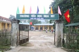 Trường Tiểu học Nga My tại bản Văn Môn, xã Nga My (Tương Dương, Nghệ An) là nơi học theo học của sinh khối lớp 5, khối lớp 1 là con em của đồng bào Ơ Đu. (Ảnh: Xuân Tiến/TTXVN)