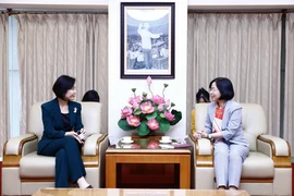 Tổng Giám đốc Thông tấn xã Việt Nam Vũ Việt Trang tiếp Đại sứ Hàn Quốc Oh Young-ju. (Ảnh: An Đăng/TTXVN) 