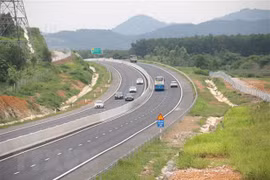 Cao tốc Phan Thiết-Dầu Giây tại lý trình km 25+419, đoạn qua xã Sông Phan, huyện Hàm Tân, Bình Thuận. (Ảnh: Nguyễn Thanh/TTXVN) 