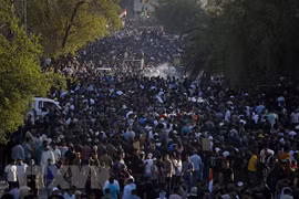 Người dân Iraq biểu tình phản đối hành động đốt Kinh Koran ở thủ đô Baghdad, ngày 30/6/2023. (Ảnh: AFP/TTXVN)