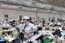 Mặt hàng may mặc, xơ, sợi, vải... cũng là mặt hàng xuất khẩu của tỉnh Bà Rịa-Vũng Tàu có kim ngạch giảm mạnh từ đầu năm 2023 đến nay. (Ảnh: Hoàng Nhị/TTXVN)