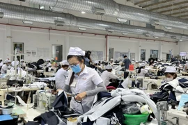 Mặt hàng may mặc, xơ, sợi, vải... cũng là mặt hàng xuất khẩu của tỉnh Bà Rịa-Vũng Tàu có kim ngạch giảm mạnh từ đầu năm 2023 đến nay. (Ảnh: Hoàng Nhị/TTXVN)