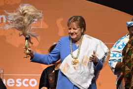 Cựu Thủ tướng Đức Angela Merkel nhận giải thưởng hòa bình Felix Houphouet-Boigny tại Yamoussoukro, Côte d'Ivoire, ngày 8/2/2023. (Nguồn: AFP/TTXVN)