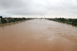 Lũ trên sông Hiếu đã vượt báo động 2 gây ngập lụt ở Quảng Trị. (Ảnh: Nguyên Lý/ TTXVN) 