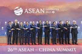 Thủ tướng Phạm Minh Chính và Trưởng đoàn các nước tham dự Hội nghị cấp cao ASEAN-Trung Quốc lần thứ 26. (Ảnh: Dương Giang/TTXVN) 