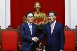 Trưởng Ban Kinh tế Trung ương Trần Tuấn Anh tiếp Tổng Giám đốc Tổ hợp Samsung Việt Nam Choi Joo-ho. (Ảnh: An Đăng/TTXVN)