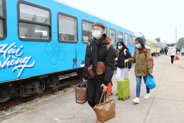 Trang trí lại các toa tàu là một trong những hoạt động tiếp nối của ngành du lịch Hải Phòng phối hợp với ngành đường sắt để quảng bá về du lịch, đặc biệt là chương trình tour ẩm thực - Foodtour. (Ảnh: Minh Thu/TTXVN)