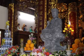 Bảo vật Quốc gia Tượng Quan Thế Âm ở chùa Cung Kiệm, phường Nhân Hoà, thị xã Quế Võ, tỉnh Bắc Ninh. (Ảnh: Thanh Thương/TTXVN) 