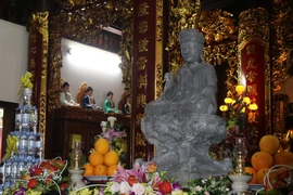 Bảo vật Quốc gia Tượng Quan Thế Âm ở chùa Cung Kiệm, phường Nhân Hoà, thị xã Quế Võ, tỉnh Bắc Ninh. (Ảnh: Thanh Thương/TTXVN) 