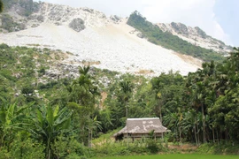 Mỏ đá Bản Nghè của Công ty Hùng Đại Sơn được cấp phép từ năm 2009, có thời hạn 30 năm với tổng diện tích đất sử dụng 52ha. (Ảnh: Tuấn Anh/TTXVN)