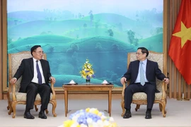 Thủ tướng Phạm Minh Chính tiếp Bộ trưởng Kế hoạch và Đầu tư Lào Khamchen Vongphosy. (Ảnh: Dương Giang/TTXVN)