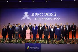 Chủ tịch nước Võ Văn Thưởng với các Nhà Lãnh đạo Kinh tế APEC. (Ảnh: Thống Nhất/TTXVN) 