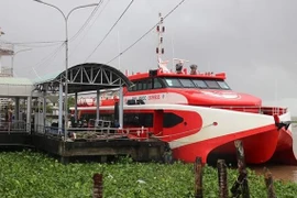 Tàu cao tốc tại Cảng Rạch Giá, thành phố Rạch Giá (Kiên Giang) tạm ngừng hoạt động do thời tiết xấu. (Ảnh: Lê Huy Hải/TTXVN) 