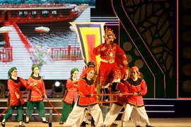 Nghệ sỹ Nhà hát Nghệ thuật Hát bội Thành phố Hồ Chí Minh diễn trích đoạn Trần Hưng Đạo ra quân. (Ảnh: Phương Vy/TTXVN) 